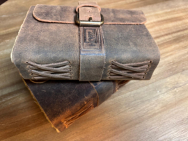 HOFFZ. Notitieboekje S met gesp bruin brown grey grijs  taupe geruwd leren kaft klein