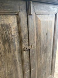 Stoer oud houten kast kastje 3 deuren halkastje legplanken vergrijsd origineel oudje landelijk stoer sober