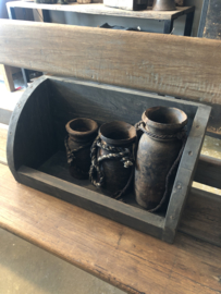 Stoere grijze houten gruttersbak vakkenbak snijbak vakken schap trog bak keuken landelijk