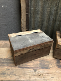 Leuk houten kistje gemaakt van oud doorleefd vergrijsd hout box theebox theedoos sieradendoosje trommel bak bakje Urban small landelijk stoer industrieel