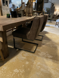 Stoere leren eetkamerstoel met ijzeren frame (leverbaar in zwart of rvs)stoel stoelen eetkamerstoelen industrieel stoer landelijk bruin leer metaal Zara