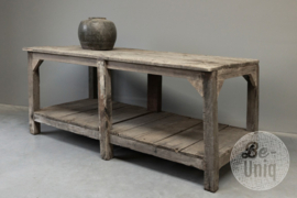 Grote oude vergrijsd houten originele tafel 180 x 83 x H79 cm workmate kookeiland boerderij ladekast werkbank met onderplank Sidetable wandtafel toonbank winkeltafel presenteertafel werkbank keukenblok landelijk stoer industrieel vintage keukeneiland