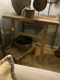 Oude vergrijsd houten haltafel Sidetable tafel tafeltje sideboard landelijk stoer oud hout