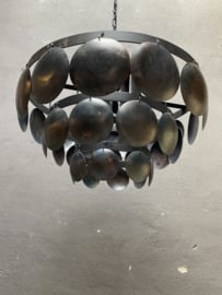 Stoere ijzeren lamp 40 cm Schijfjeslamp schijfjes oud zwart lamp hanglamp schelpen schelpjes landelijk stoer industrieel