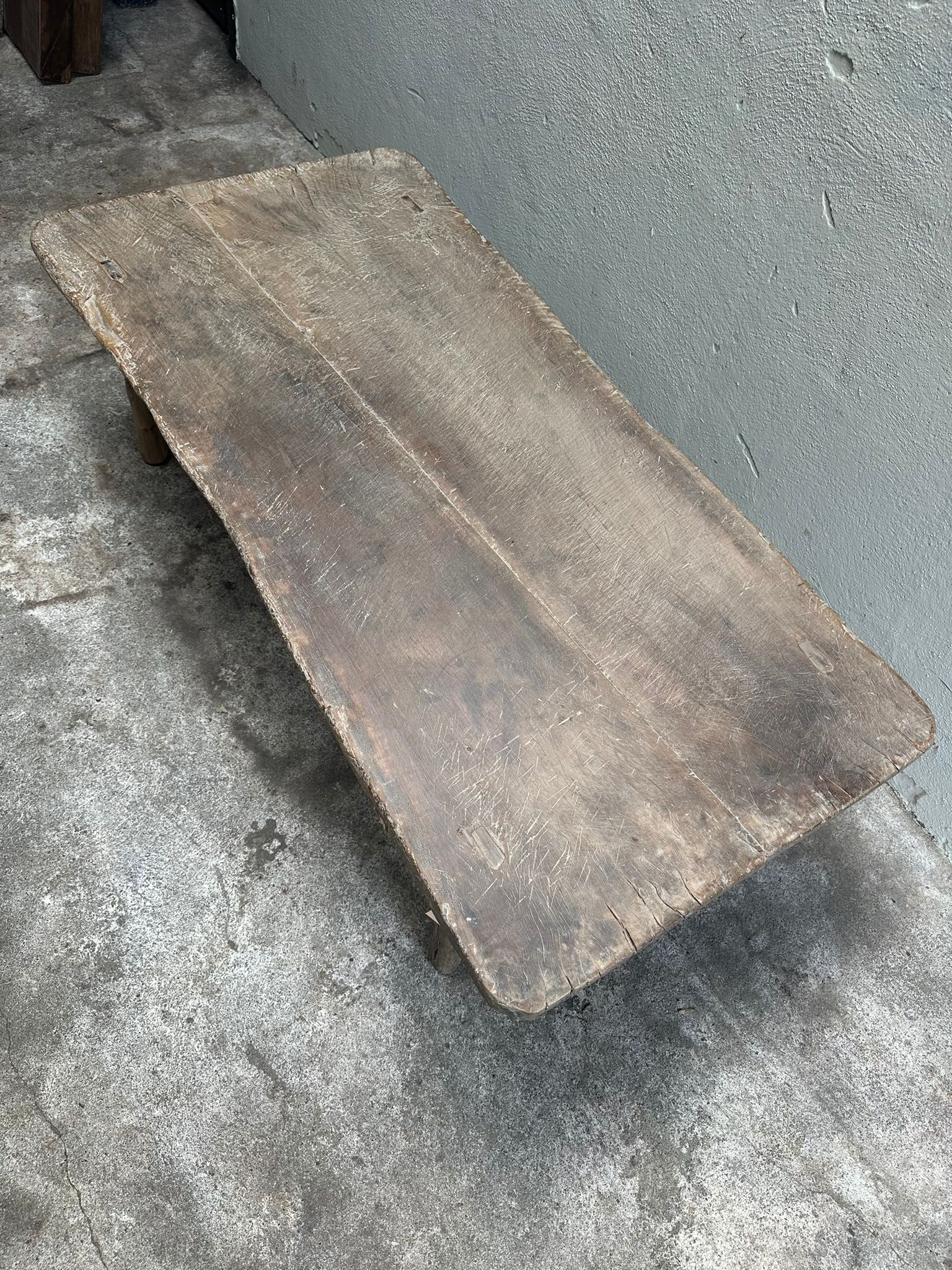 Prachtige organische oude vergrijsd houten salontafel lounge tafel landelijk stoer sober 125 x 60 x H38 cm
