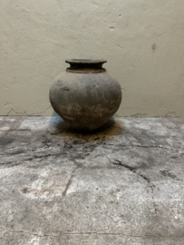 oude grijs stenen kruik pot grijze mega landelijk olijfpot olijfkruik waterkruik 54 cm hoog 53 cm doorsnede nr 50