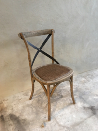 Vergrijsd houten stoel stoeltjes stoelen kruisrug eetkamerstoelen metaal beslag rotan ratan rieten zitting country landelijk stoer