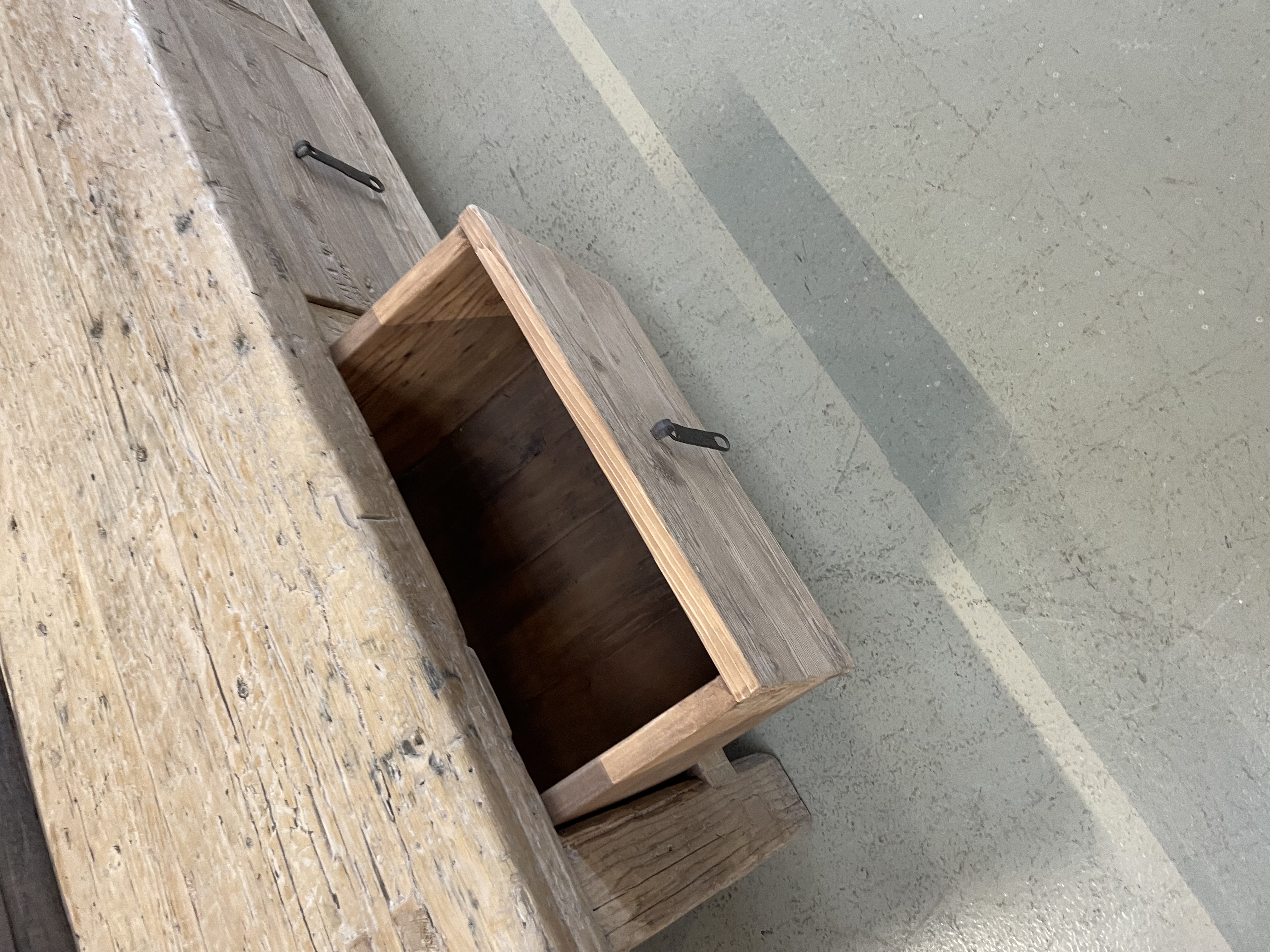 Prachtig groot robuuste Sidetable televisie meubel wandmeubel ladekast met robuust dik blad landelijk sober