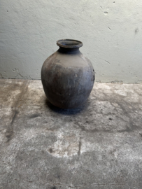 Prachtige vergrijsd antieke claypot Nepal kruik stenen vaas pot landelijk stoer sober vintage 57 x 40 cm