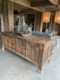 Groot oud doorleefd houten kast dressoir sideboard kookeiland keukenkast keuken keukenelement werkbank werkblad boerenkast keukenblok kastenwand sideboard keukenkast kast sidetable 4 deurs landelijk werkbank toonbank