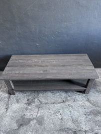 Landelijke oud vergrijsd houten salontafel met onderblad tafel 140  x 60 cm stoer sober nr 2