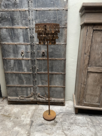 Stoere roestige staande lamp Schijfjeslamp vloerlamp roest