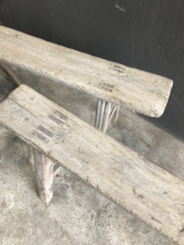 Oud Chinees vergrijsd licht houten bankje India assorti ruim assortiment olmenhout olmwood elmwood landelijk stoer grove nerf grof bank sidetable vergrijsd oud hout