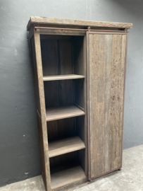 Stoere grote oud vergrijsd houten truckwood Railway kast met schuifdeur en 4 lades 212 x 121 x 46 cm keukenkast oud hout landelijk stoer industrieel