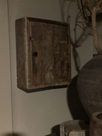Oud houten sleutelkastje wandkastje landelijk stoer vergrijsd robuust industrieel