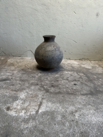 Prachtige vergrijsd antieke claypot Nepal kruik stenen vaas pot landelijk stoer sober vintage 36 x 32 cm