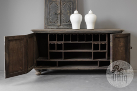 Groot origineel oud dressoir toonbank uniek item kast sidetable vakkenkast wijnkast vakken keukeneiland keukenblok landelijk stoer industrieel vintage