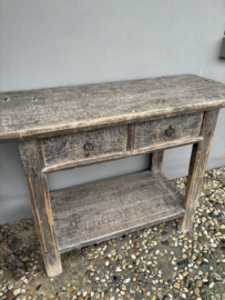 Stoer oud vergrijsd houten sidetable wandtafel wastafel wastafelmeubel badkamermeubel werkbank ladekast met onderplank landelijk