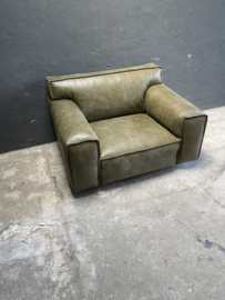 Hele stoere grote olijf groene echt dik leren lederen afrika fauteuil Het Anker prachtige kwaliteit leer loveseat robuust landelijk stoer geruwd whisper