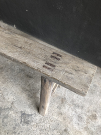 Oud Chinees vergrijsd licht houten bankje India assorti ruim assortiment olmenhout olmwood elmwood landelijk stoer grove nerf grof bank sidetable vergrijsd oud hout