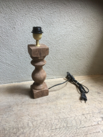 Stoere naturel bruine houten balusterlamp tafellamp landelijk stoer robuust