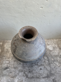 Prachtige vergrijsd antieke claypot Nepal kruik stenen vaas pot landelijk stoer sober vintage 73 x 51 cm