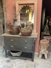 Oud vergrijsd zwart grijs antraciet houten ladekast ladekastje sidetable ladeblok kast landelijk stoer met onderplank vintage