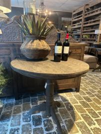 Oud vergrijsd houten tafel tafeltje bijzettafel bijzettafeltje salontafel wijntafel wijntafeltje rond ronde landelijk stoer hout