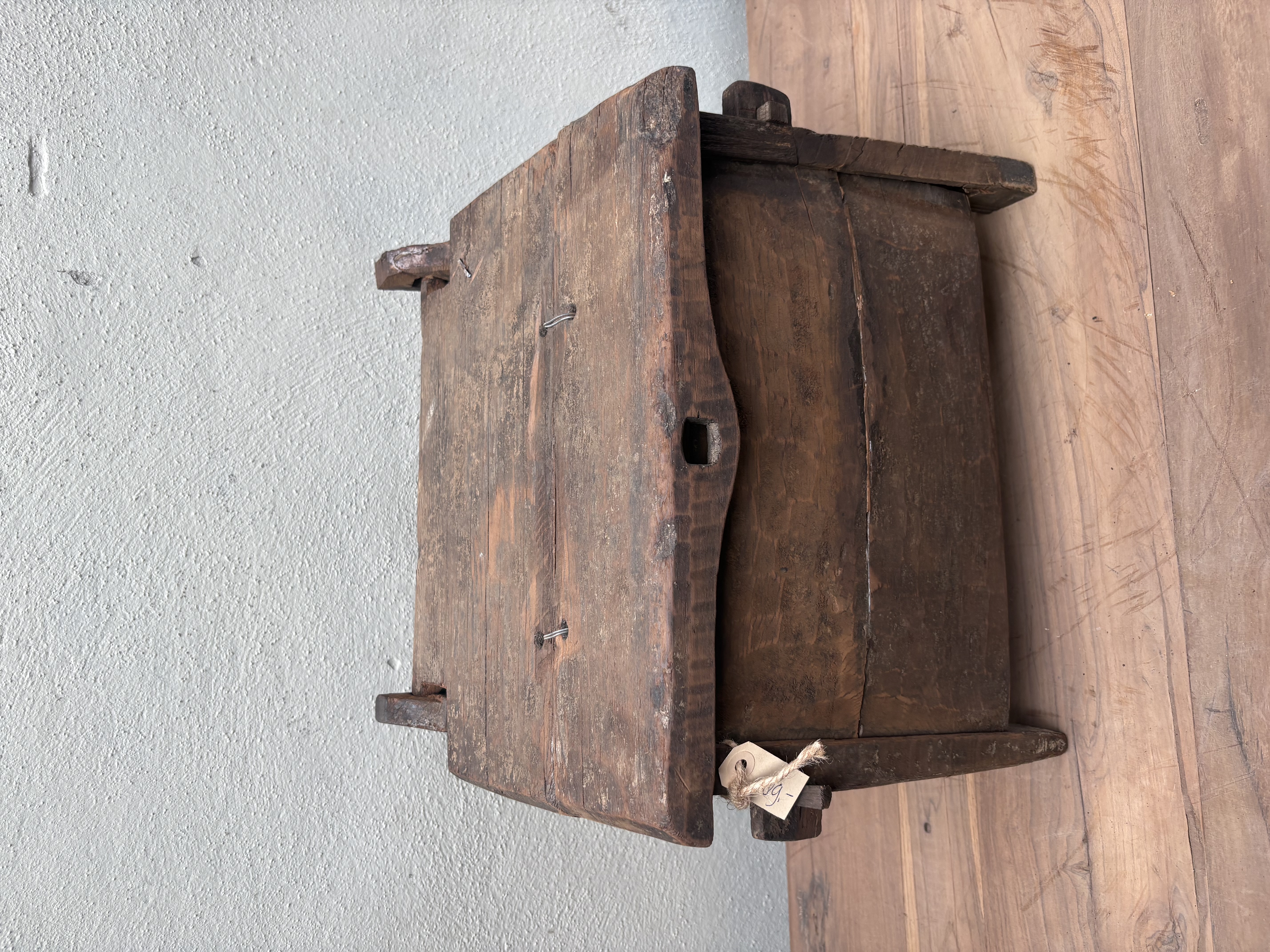 Stoere originele oude houten Himalaya kist kistje dekenkist landelijk klepbank nr 39