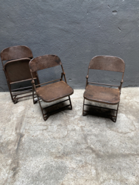 Oud bruin metalen kinder stoeltje stoeltjes school schoolstoeltjes kinderstoelen klapstoel vintage industrieel landelijk stoer urban inklapbaar  bistro