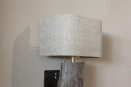 Stoere landelijke wandlamp grijs grijze  stronk landelijk hout ruw robuust inclusief lampenkap