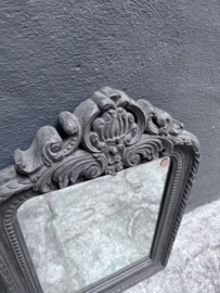 Stoere grijze taupe houten spiegel landelijk shabby met kuif kuifspiegel Classic klassiek lifestyle