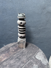 Oude baluster console kandelaar robuust vergrijsd stoer landelijk balusters balluster ballusters aura Peeperkorn nr 4