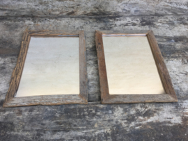 Oud vergrijsd houten lijst met spiegel klein  35 x 26 cm spiegeltje truckwood sloophout nerf landelijk sober stoer industrieel