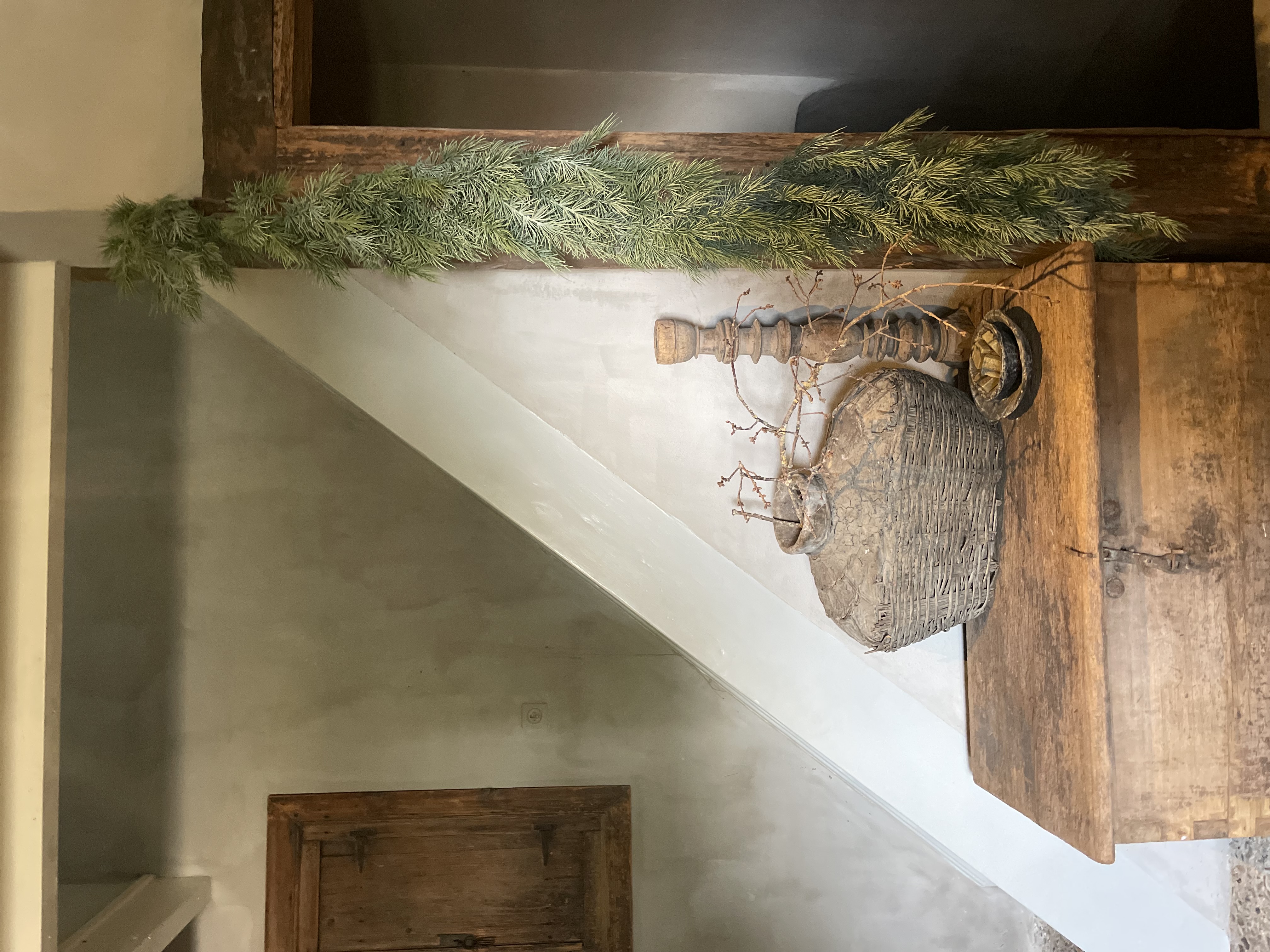Prachtige grey green grijs groen vergrijsd decoratie tak dennentak guirlande toef winter kerst 185 cm