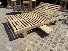 Vergrijsd Teakhouten ligbed duo tweepersoons hout houten verstelbaar met tafeltjes plateau