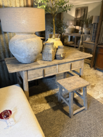 Unieke oude doorleefd vergrijsd houten tafel sidetable eettafel bijzettafel  met 2 lades werkbank kookeiland keukeneiland landelijk stoer industrieel 154 x 63 H83 cm
