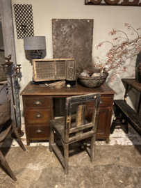 Stoer oud houten bureau schrijftafel werkbank werktafel buro landelijk stoer vintage industrieel robuust met lades 121 x 65 x H78 cm