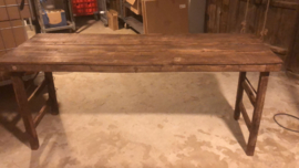 Stoere oude (vergrijsd vergrijsde )hout houten sidetable buro bureau klaptafel doorleefd industrieel markttafel landelijk hout metaal