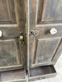 Oud houten kast kastje 2deurs en 2 lades halkastje dichte kast legplanken vergrijsd origineel oudje landelijk stoer sober