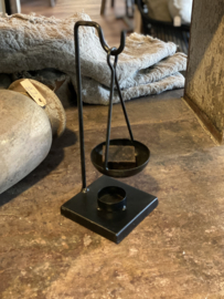 Zwart metalen brander voor amberblokjes laag model geurblokje geurolie kandelaar hanger hangend theelichtje