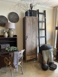 Vergrijsd houten kast klerenkast 1 deurs kleerkast 210 x 60 x 40 cm kastje oud hout 1 deurs  met lade en legplanken keukenkast boekenkast servieskast landelijk industrieel SEP