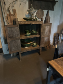 Stoere oude vergrijsd  houten truckwood kast met klos klosje aura Peeperkorn kastje dressoir houten oud hout commode landelijk stoer robuust 2 deuren