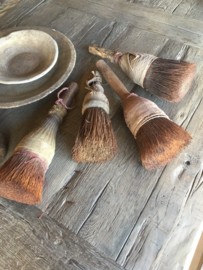 Oude landelijke kwast stoffer borstel landelijk stoer oud hout