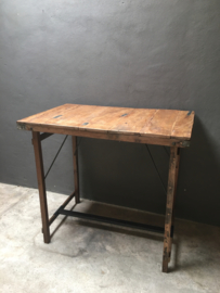 Oude houten klaptafel bartafel 90 x 90 cm hangtafel werkplek buro bureau loungetafel staantafel bar sta-tafel landelijk hoge hoog model industrieel werktafel metaal hout metalen houten