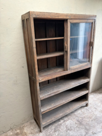 Orginele oude unieke vergrijsd houten kast servieskast keukenkast winkelkast vitrinekast glaskast landelijk sober stoer H192 x B122 x D36 cm