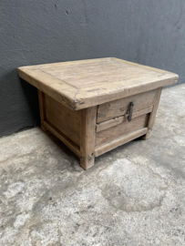 Oud vergrijsd houten ladekastje opzet kastje tafeltje ladeblok landelijk stoer sober