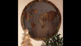 Stoer rond groot oud vergrijsd houten wereld wereldbol Wandpaneel wanddecoratie 90 cm wandornament metalen landkaart wereldkaart in oude vergrijsd houten lijst landelijk industrieel stoer