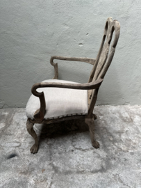 Prachtige oude vergrijsd houten stoel met jute stoffen zitting armleuning fauteuil landelijk sober shabby chique