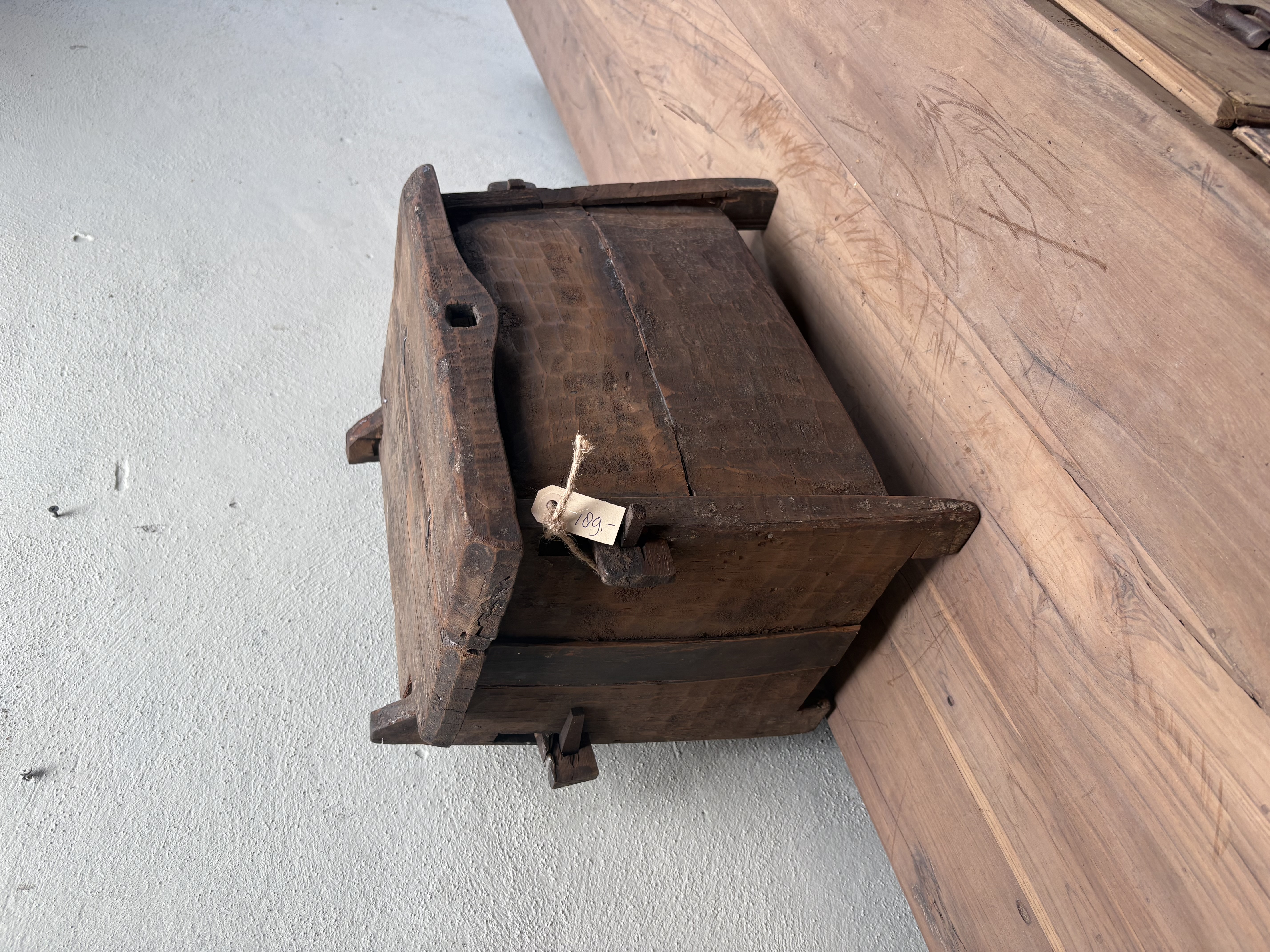 Stoere originele oude houten Himalaya kist kistje dekenkist landelijk klepbank nr 39